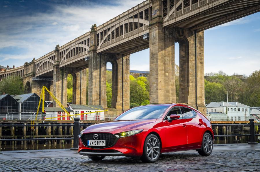  Mazda3 Skyactiv-G Sport Lux Hatchback 2019 года  (UK) (фото 5 из 91)